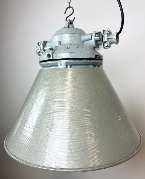 Image 1 of Lampada industriale antideflagrante con paralume in alluminio di Elektrosvit, anni '70