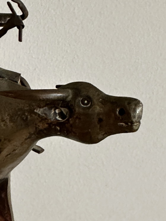 Image 1 of Figura antigua de latón: dos figuras sobre un búfalo de agua