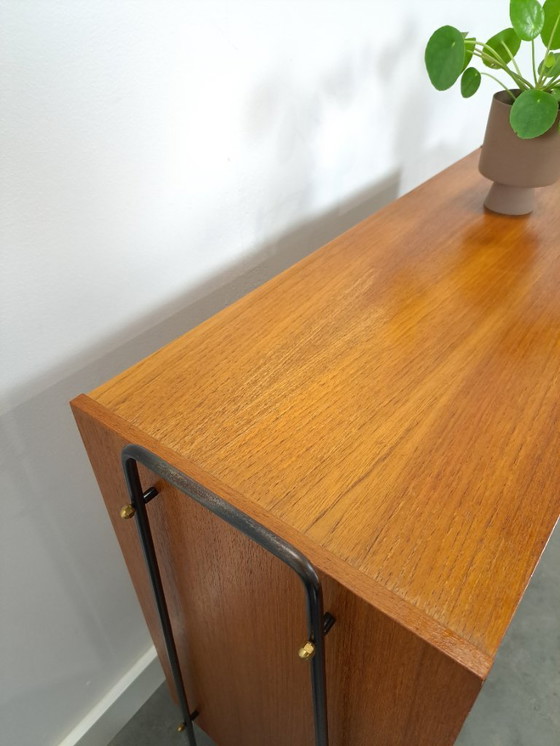 Image 1 of Scarpiera di design in teak Ilse con gambe in metallo nero