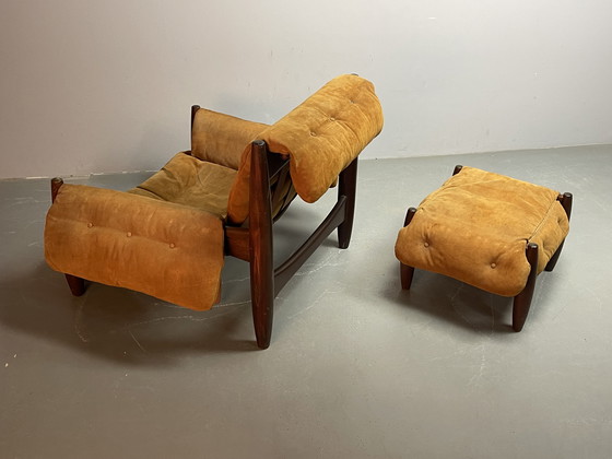 Image 1 of Sillón y reposapiés de mediados de siglo en color coñac, Sergio Rodríguez, años 70.