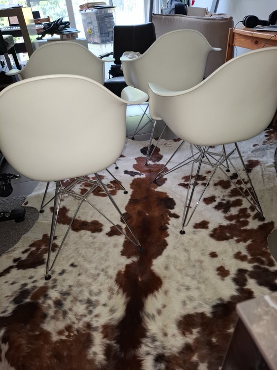 Image 1 of 4 Fauteuil Vitra Eames en plastique