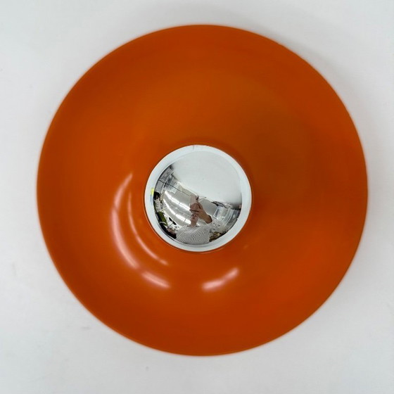 Image 1 of Mid-century design honsel oranje space age schijflamp , jaren 1970 toegeschreven aan Charlotte Perriand voor les arcs