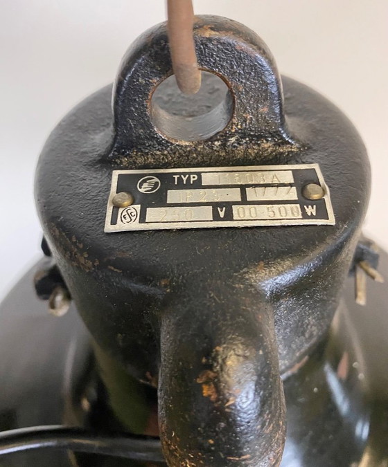 Image 1 of Suspension industrielle en émail noir avec abat-jour en fonte, années 1970