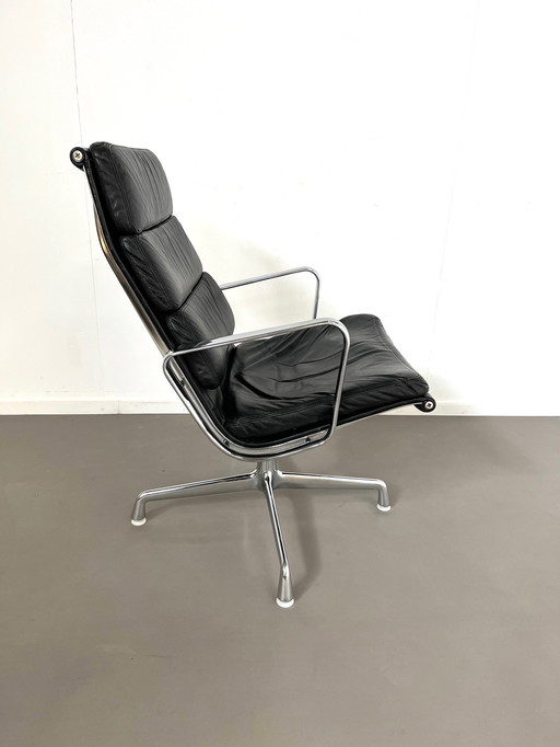 Herman Miller production EA 216 fauteuil soft pad Charles Eames 1990