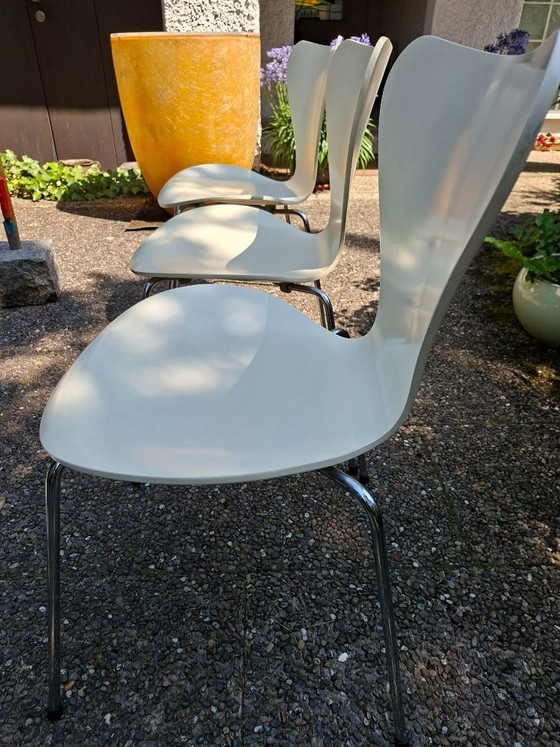 Image 1 of Hansen chairs model 3107 white