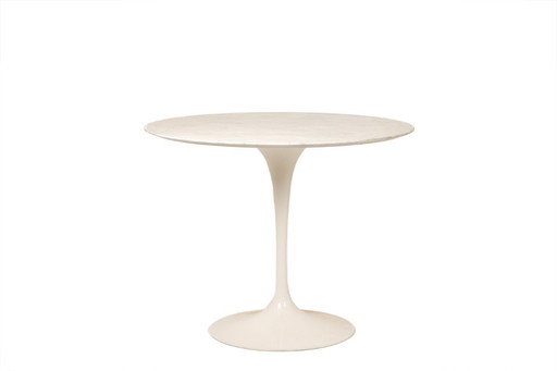 Eero Saarinen, voor Knoll International. Tulpvormige bijzettafel. Circa 1970.