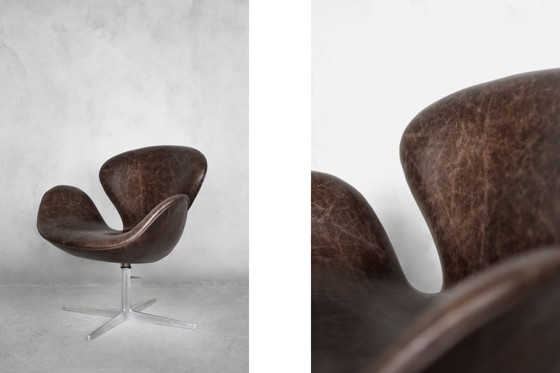 Image 1 of Mid-Century Danish Modern Brown Leather Swan Chair by Arne Jacobsen for Fritz Hansen, 1958