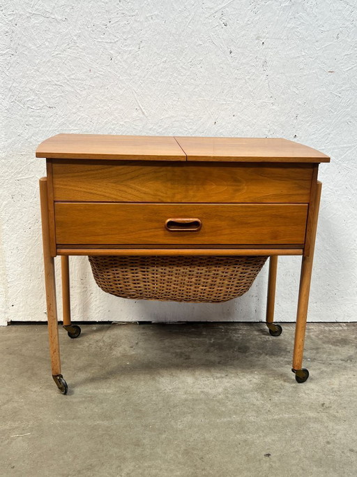 Mesa de costura/mesa auxiliar danesa vintage, década de 1960.