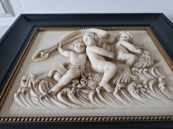 Image 1 of Relieve mural de alabastro (putti) con marco de exhibición de lujo Larson-Juhl