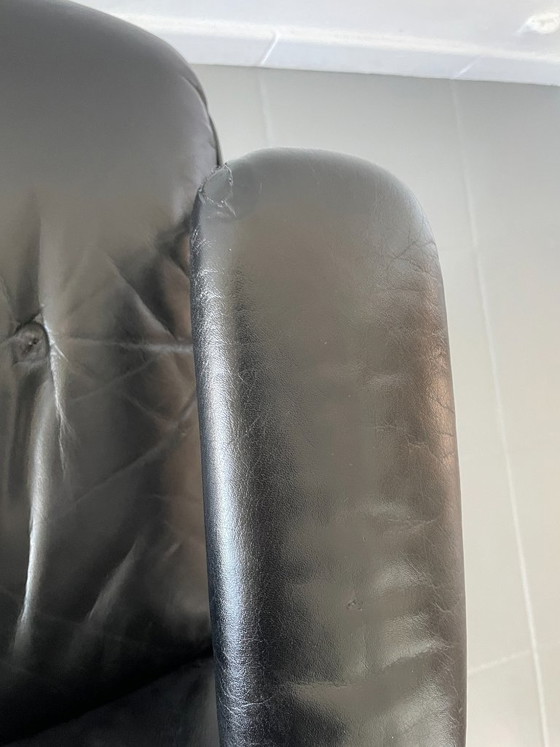 Image 1 of Poltrona modello P126, disegnata da Osvaldo Borsani per la prestigiosa azienda italiana Tecno S.p.A. nel 1966.