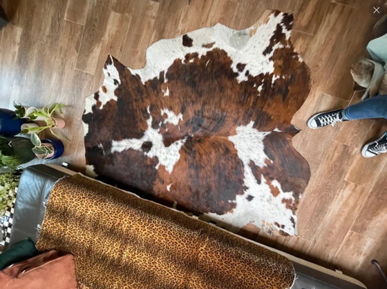 Image 1 of Authentiek driekleurig koeienhuid vloerkleed - XXL formaat
