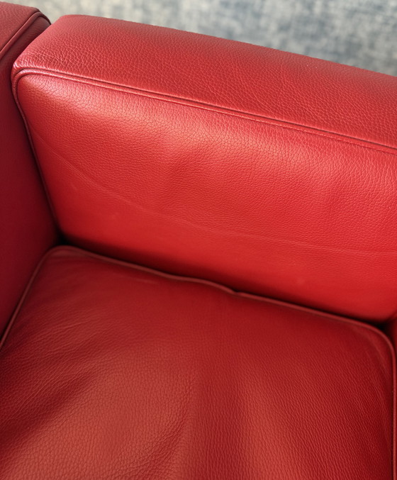 Image 1 of 2 vintage LC2 Le Corbusier stoelen in rood leer, Italië, jaren 80