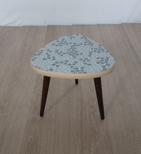 Table d'appoint des années 1950 avec plateau en Formica – Tables d'appoint, Plastic, Wood (photo 7 of 8)