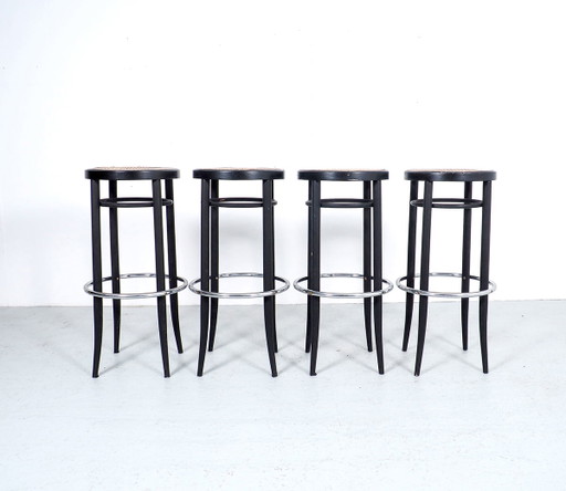 4 taburetes altos de bar Thonet 204 RH negro
