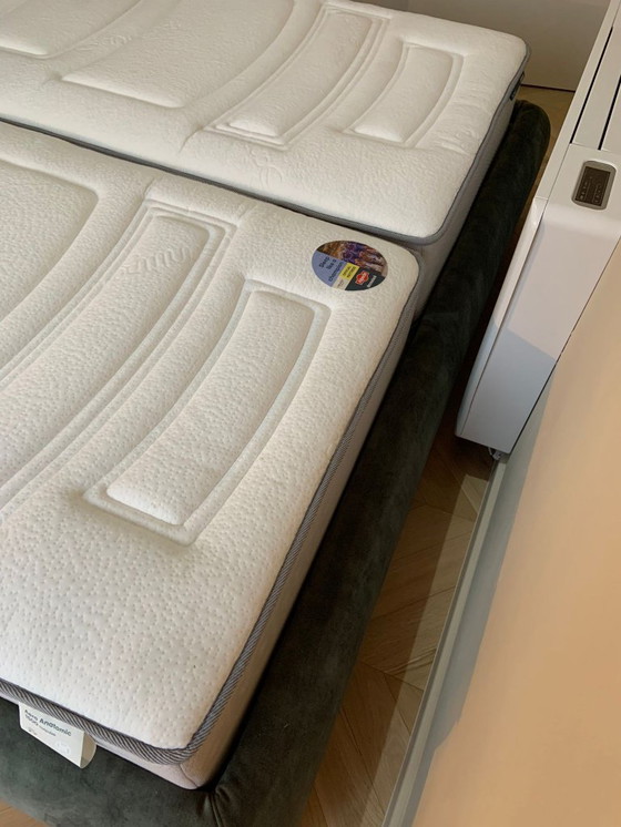 Image 1 of Lit double de luxe 180x220 – NEUF & JAMAIS UTILISÉ – 3 750 €