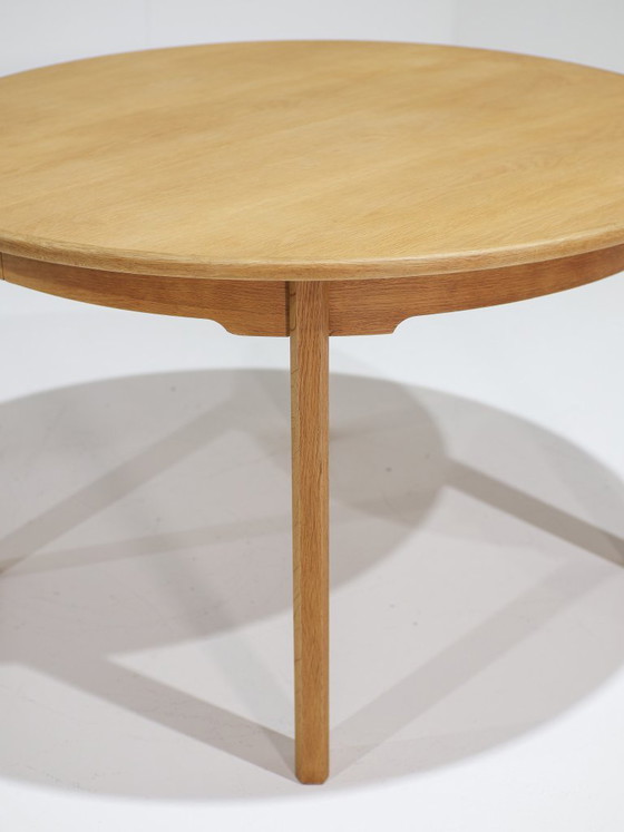 Extendable round oak Danish vintage dining table, Wood, Brown, Scandinavian (photo 5 of 15)