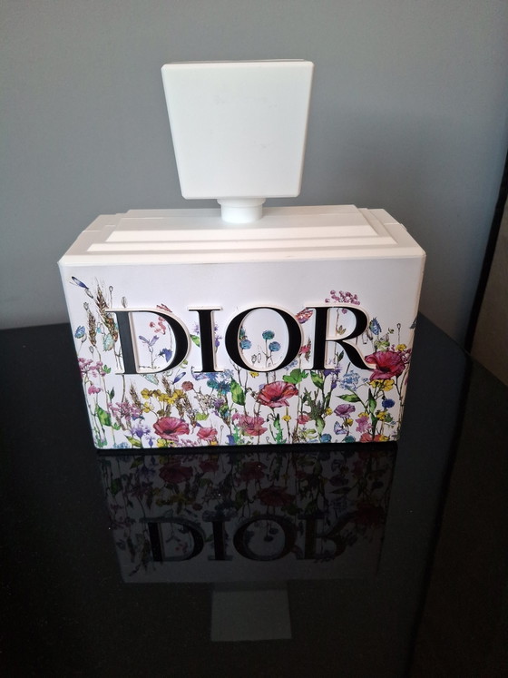 Dior Blooming Window Display – Decorative Objects, Paper, Plastic (photo 2 of 7)