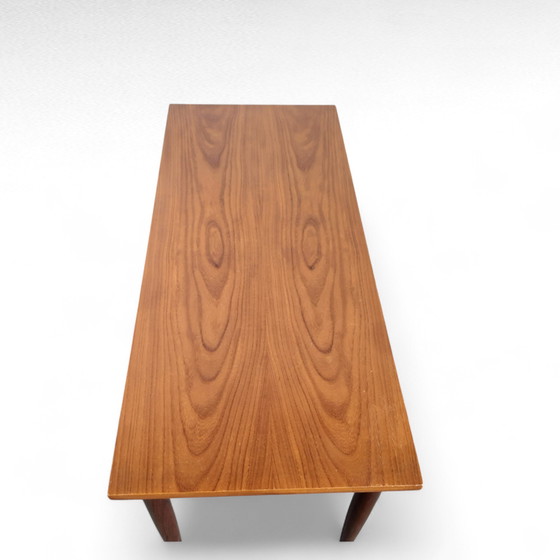 Image 1 of Mid Century Couchtisch Platte aus Teakholzfurnier, Gestell aus massivem Teakholz