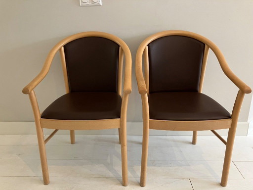 Ensemble de 2 fauteuils TON (Thonet) – Cuir marron et hêtre – En parfait état – eetkamerstoelen, Leather, Wood