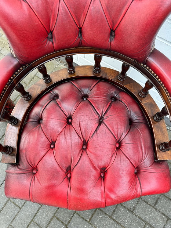 Poltrona da Capitano Chesterfield Inglese Vintage Sedia da Ufficio Mogano, Sedie da ufficio, Pelle, Rosso (foto 15 di 15)