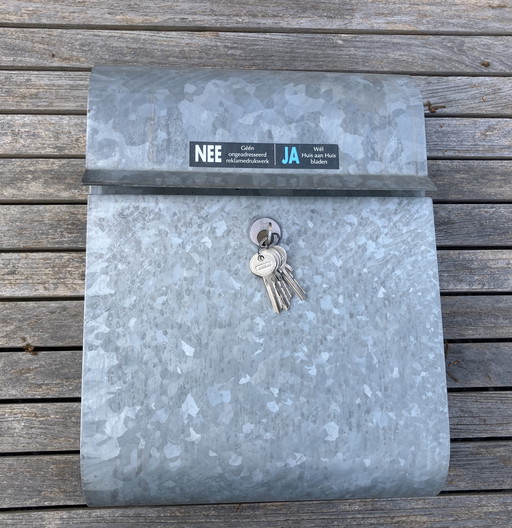 Lampas L17B Brievenbus en 62/400 GLS 75W Wandverlichting