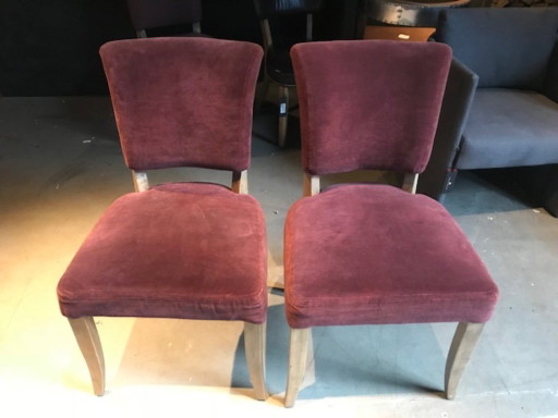 Set mit 3 Timothy Oulton Mimi Esszimmerstühlen – 2 aus Samt, 1 aus Leinen