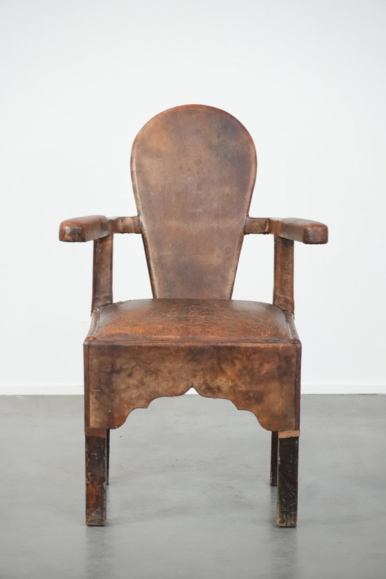 Image 1 of Unieke antieke schapenleren stoel/ armchair met een bijzonder Noord-Afrikaans design
