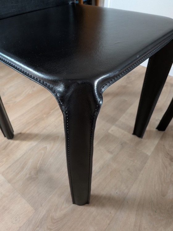 4 vintage Arper Italiaanse eetkamerstoelen uit de jaren 80/90, bekleed met zwart hard leer (in de stijl van (photo 5 of 22)