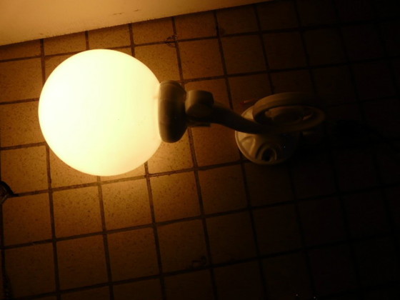 Image 1 of Applique blanche fonte opaline années 70