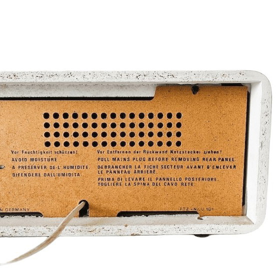 Image 1 of Radio Grundig RF 420 blanca de mediados de siglo, FM, onda media, onda larga y entrada de radio de los años 70.