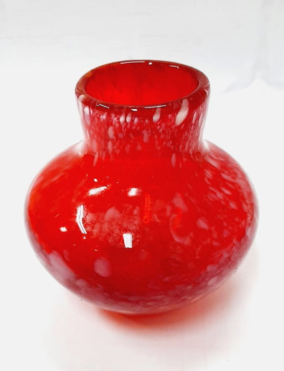 Image 1 of Vaso vintage in vetro rosso rubino con puntini bianchi