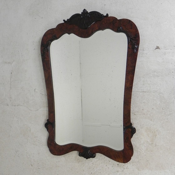Image 1 of Miroir romantique avec verre poli dans un cadre en noyer, 1942