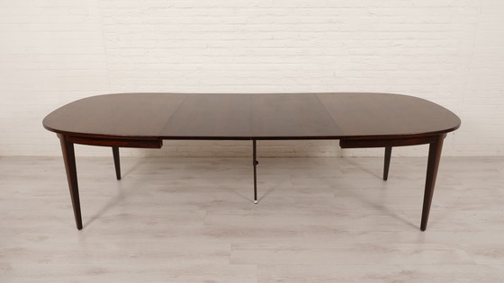 Image 1 of Table de salle à manger à rallonge ovale en palissandre d'origine danoise