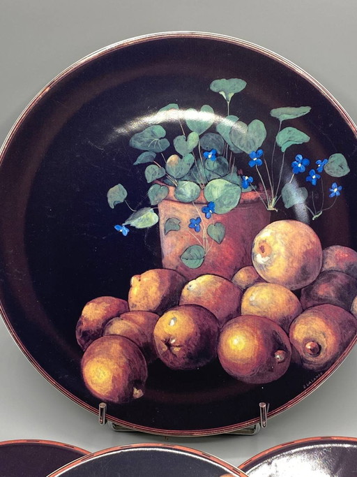 Collezione Gien Cueillette, 8 pezzi in maiolica, nature morte con frutta firmate D. Lalande, sfondo nero (photo 2 of 9)