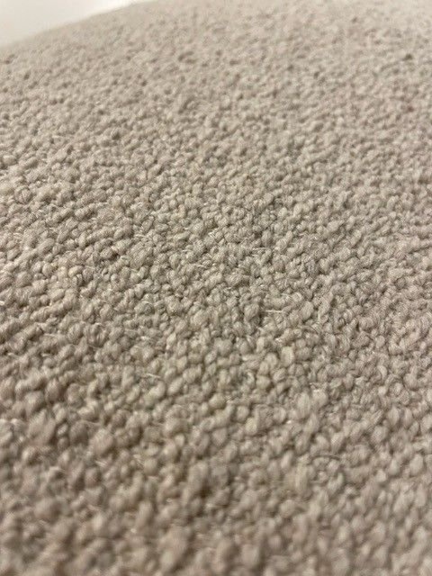 Eyye Poef Kivi Triangle Powder – Hockers en poefs (photo 3 of 3)