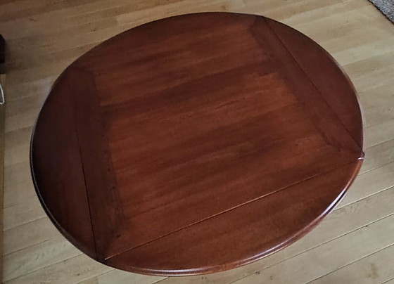 Image 1 of Dining table , round with folding sides