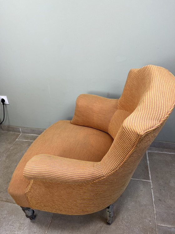 Image 1 of Poltrona a forma di fungo color salmone e arancione