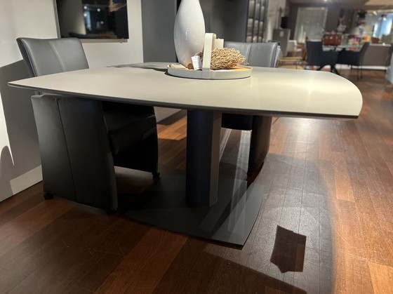 Image 1 of Metaform Curve dining table - 140x140