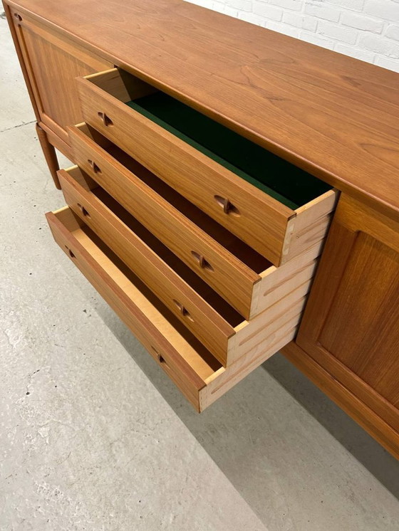 Image 1 of Deens teak dressoir H.W. Klein Bramin