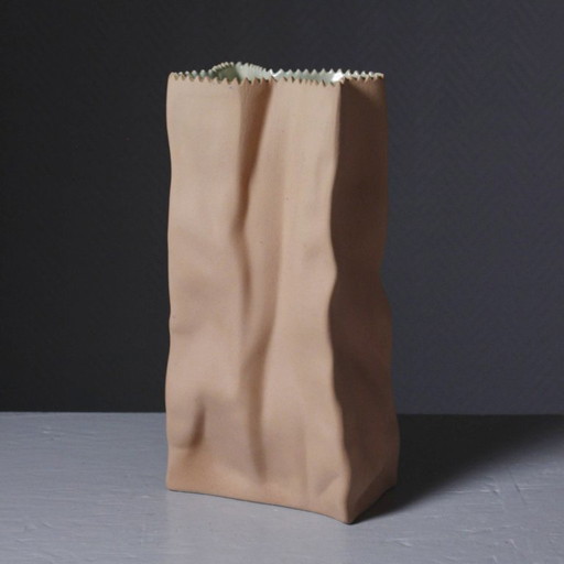 Tapio Wirkkala & Rosenthal - Vase "Tütenvase" Do Not Litter Kraft Paper Bag 22cm – vazen, Porcelain, Mid Century Modern
