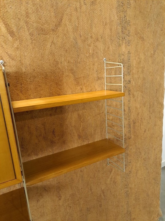 Image 1 of Sistema di parete modulare String con armadio e ripiani