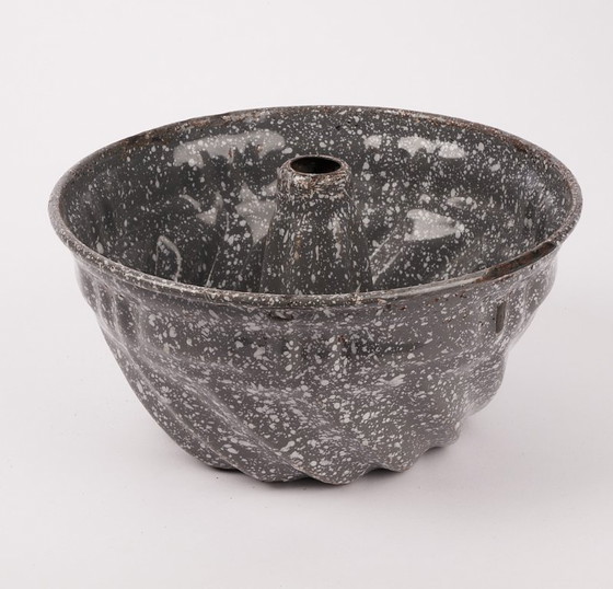 Image 1 of Vintage Guglhupf mold enamel