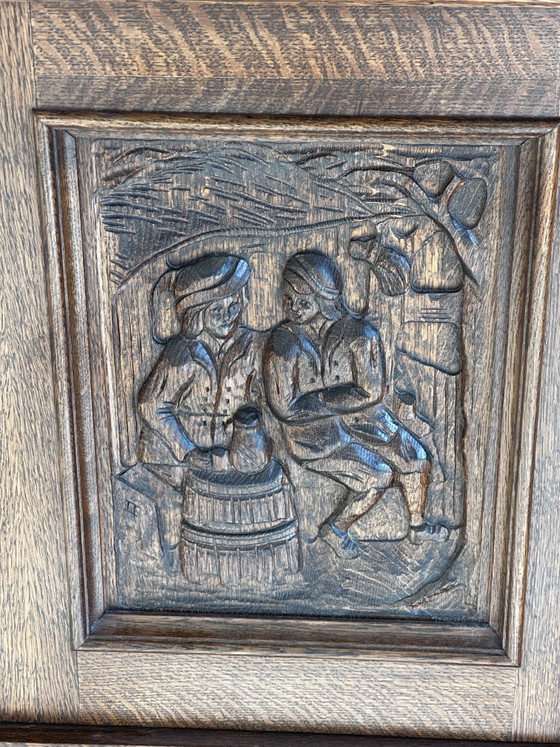 Gran aparador de roble tallado de estilo neorrenacentista, mediados del siglo XX. – Aparadores altos, Wood (photo 8 of 15)