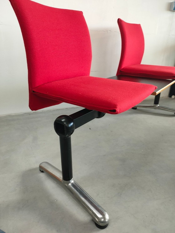 Image 1 of Banc de salle d'attente vintage unique avec revêtement rouge