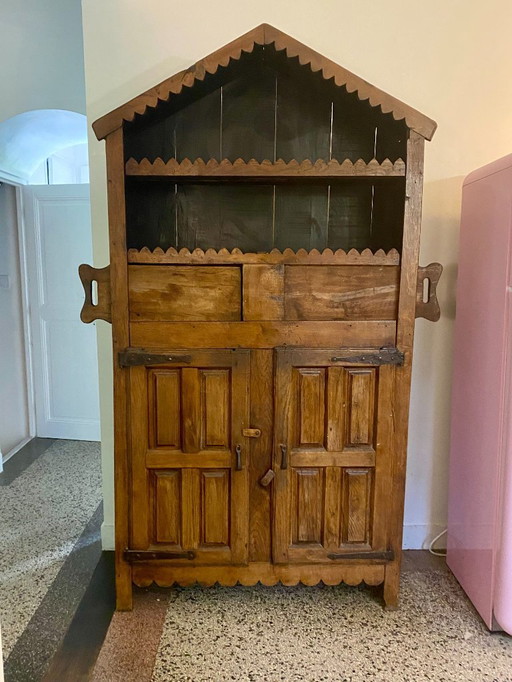 Zeer mooie rustieke Wabi-Sabi kledingkast in massief beukenhout.