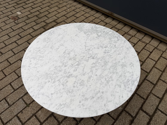 Image 1 of Originele Knoll Tulip Salontafel Eero Saarinen in Carrara marmer