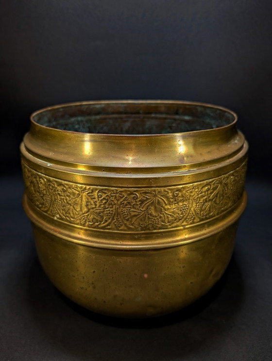 Maceta grande de latón del siglo XIX – Brass (photo 2 of 7)