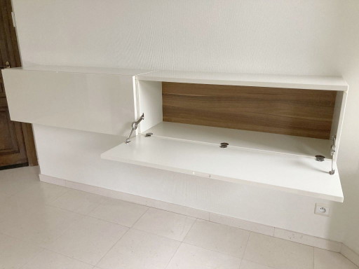 Hülsta Lilac hoogglans creme wandkast en -planken zeer goede staat