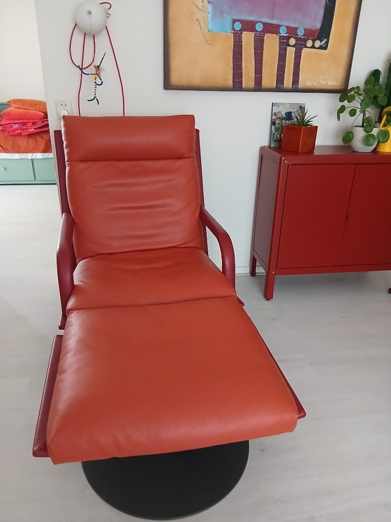 Leolux Kudo 2 Armchair with Ottoman – Leather (photo 5 of 6)