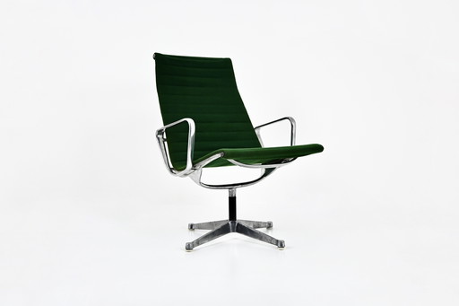 Groene EA124 fauteuil van Charles en Ray Eames voor Herman Miller, jaren 1970